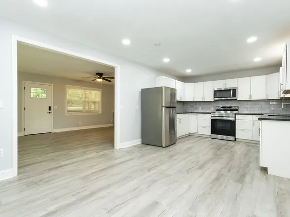 405 Dempsey Ln, Rossville, GA 30741