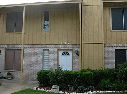 2nd image of 2407 De Lee St
