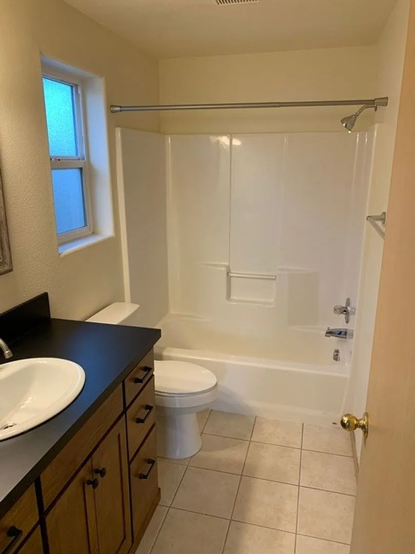 Charming SE Portland 3-Bedroom Home with Granite Kitchen, Gas Range, Garage & Private Yard — Photo 3