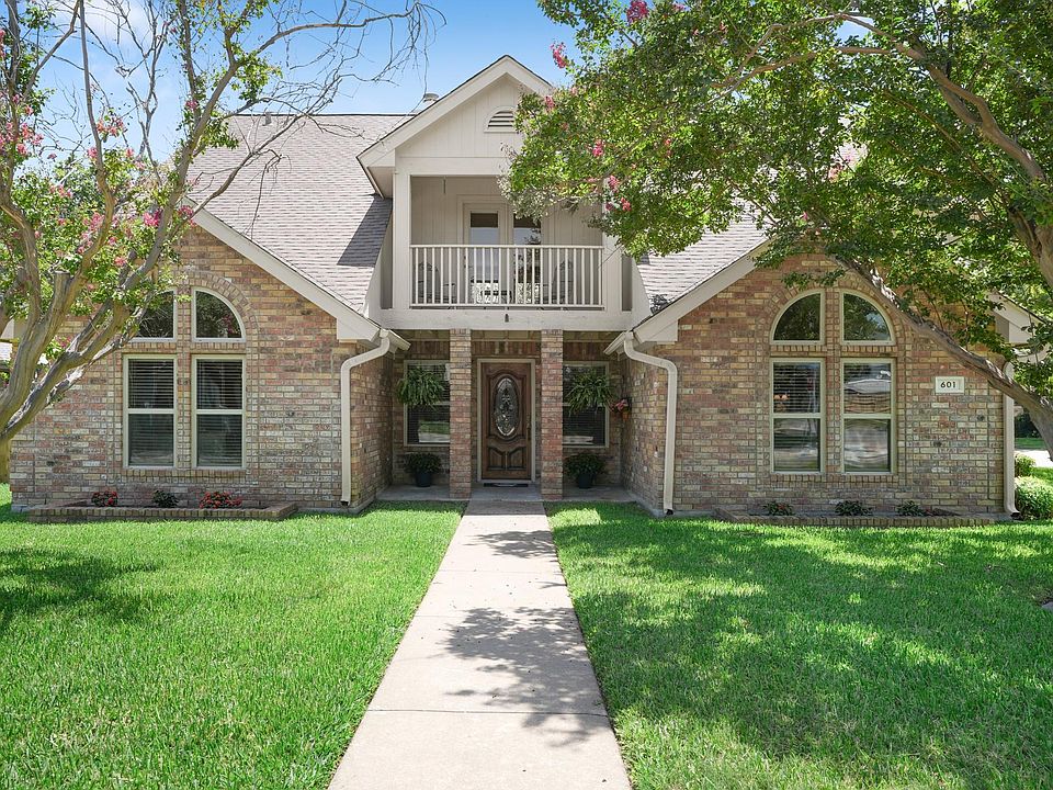 1st image of 601 Maplewood Cir