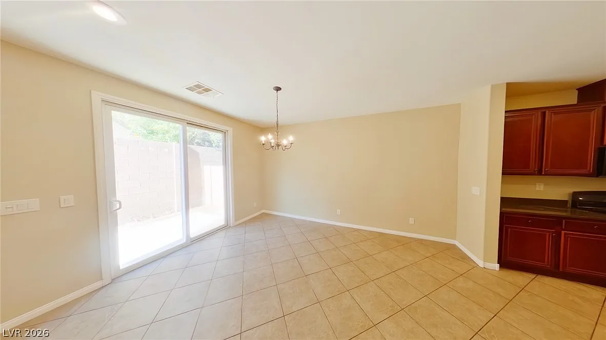 3 bed, 2.5 bath, 1648 sqft, $1,995 — Photo 2