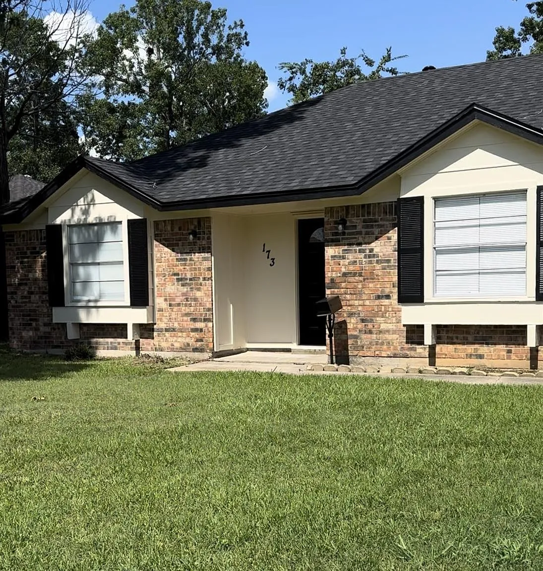 3 bed, 2.0 bath, 1389 sqft, $1,750 — Photo 1