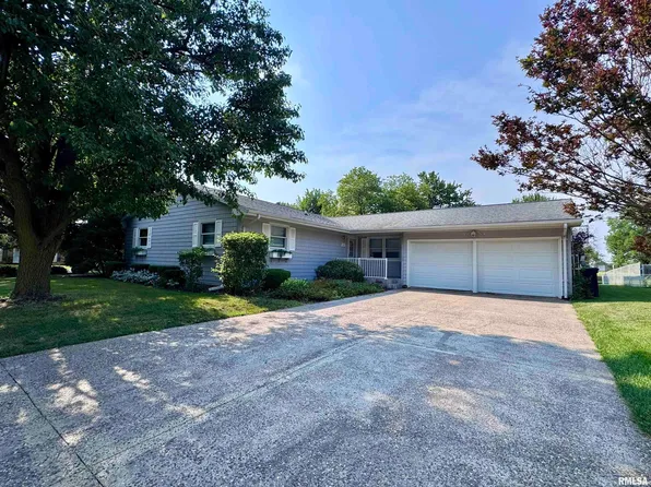 1307 Rebecca Ln, Macomb, IL 61455