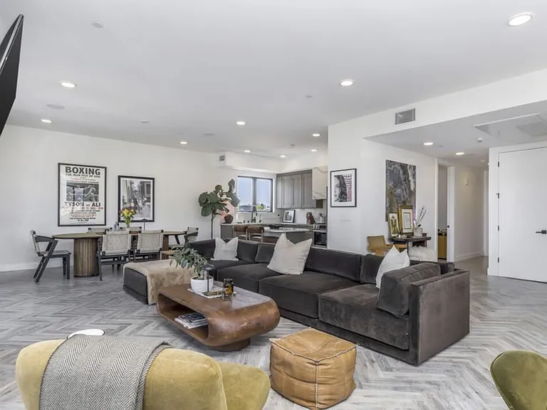 137 N Doheny Dr #2 — Photo 15
