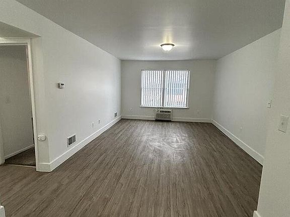 4th image of 721 Green Rd APT 232