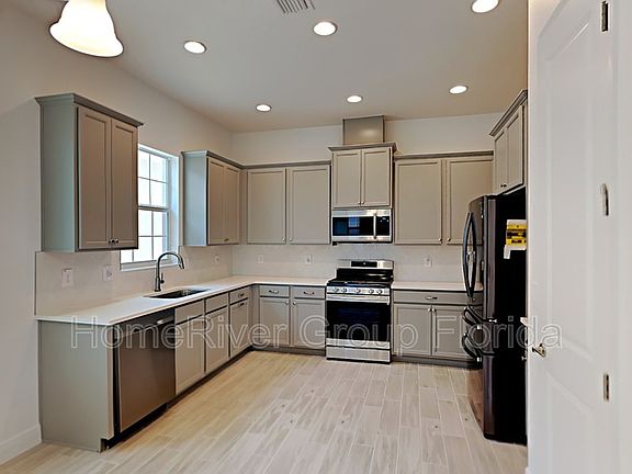 5th image of 2257 Zuma Ln