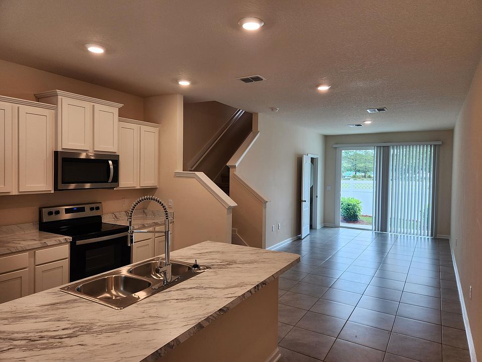 1st image of 529 Spanish Oaks Way