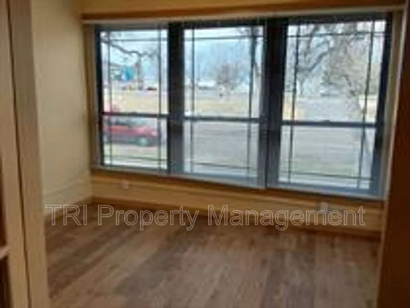 2 bed, 1.0 bath, $1,195 — Photo 4