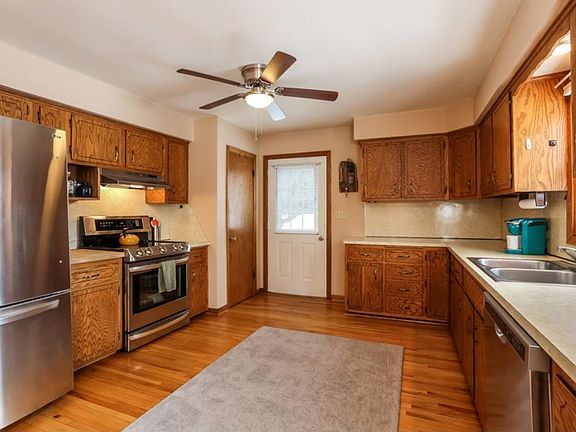 5th image of 312 Lincoln Ave N