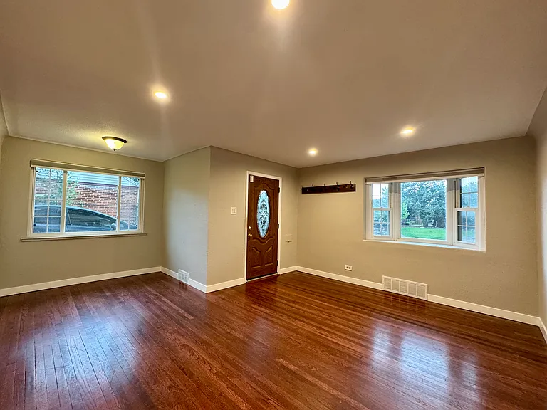2910 Ivy St — Photo 3
