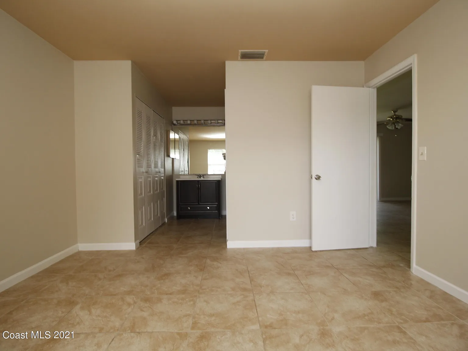3 bed, 2.0 bath, 1199 sqft, $1,795 — Photo 3