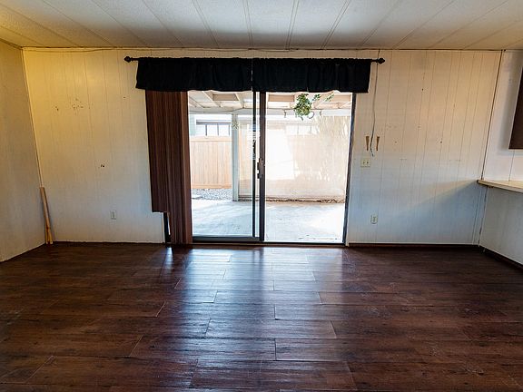 5th image of 3155 Lake Dr