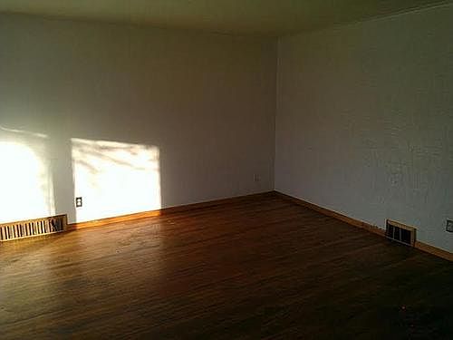 4th image of 2415 Kilburn Ave