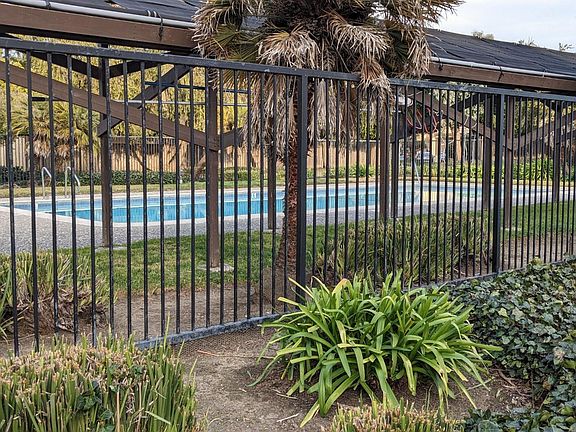5th image of 132 Villa Dr