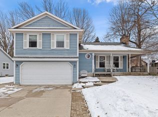 6560 Crownpointe Dr SW, Byron Center, MI 49315