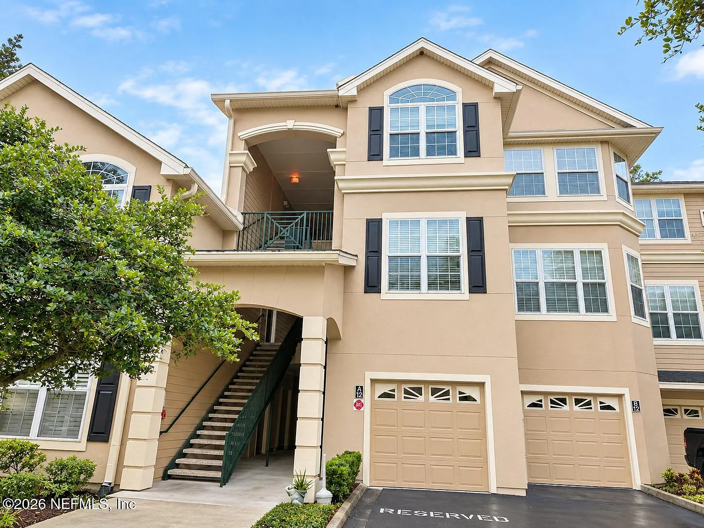 2 bed, 1.5 bath, 1078 sqft, $1,450 — Photo 2