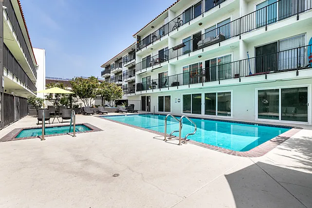 1720 Ardmore Ave #212 — Photo 9