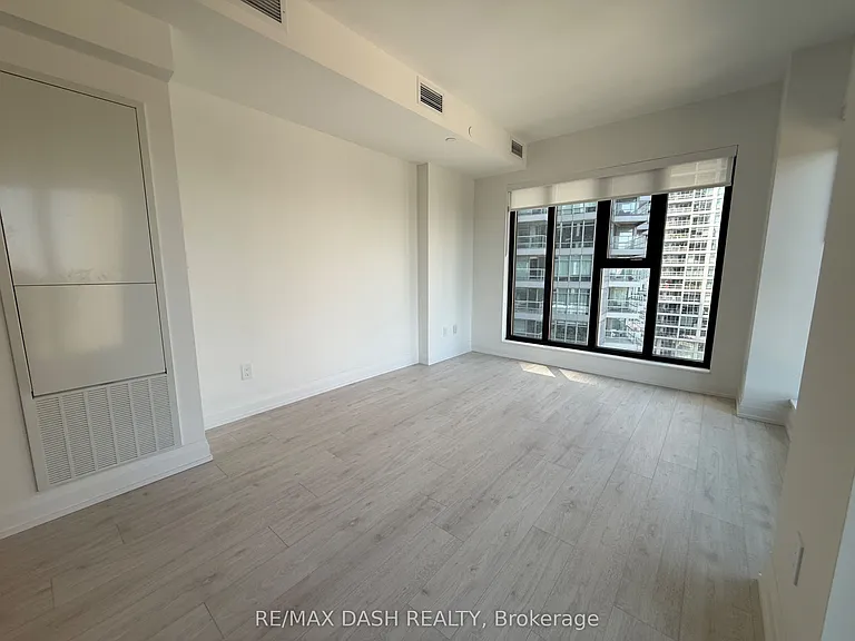 20 Soudan Ave #901 — Photo 13