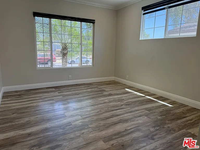 4747 Cartwright Ave — Photo 32