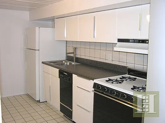 Rented by Halstead Real Estate | media 27
