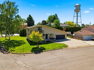 605 Glenwood Dr, Zillah, WA 98953