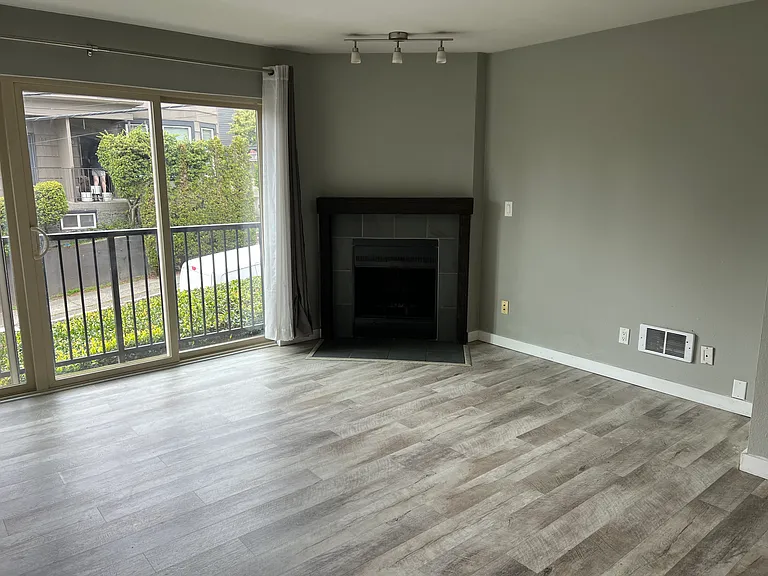 511 E Roy St #213 — Photo 6