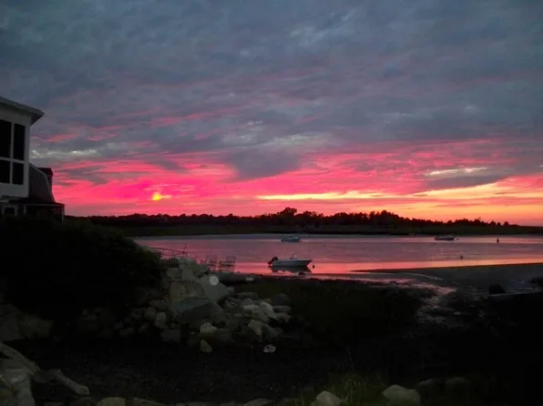 2 Riverside Rd, Gloucester, MA 01930