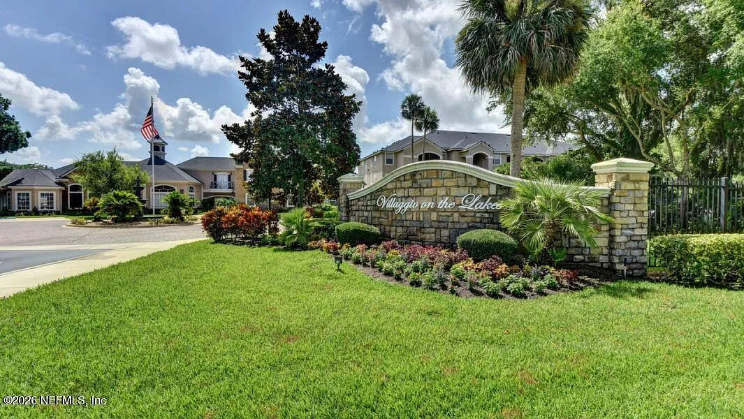 3 bed, 2.0 bath, 1162 sqft, $2,000 — Photo 2