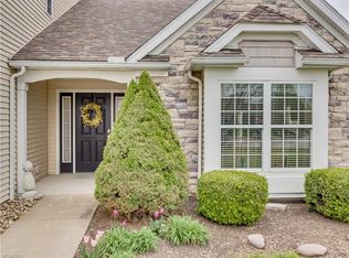 3441 Cobblestone Ln, Cuyahoga Falls, OH 44223