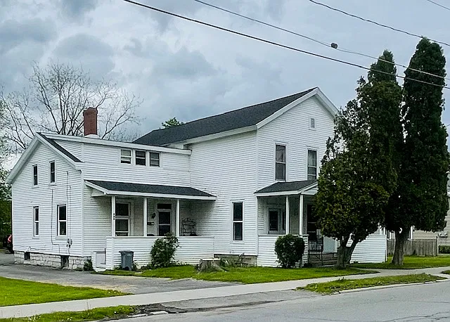 2 bed, 1100 sqft, $900 — Photo 1