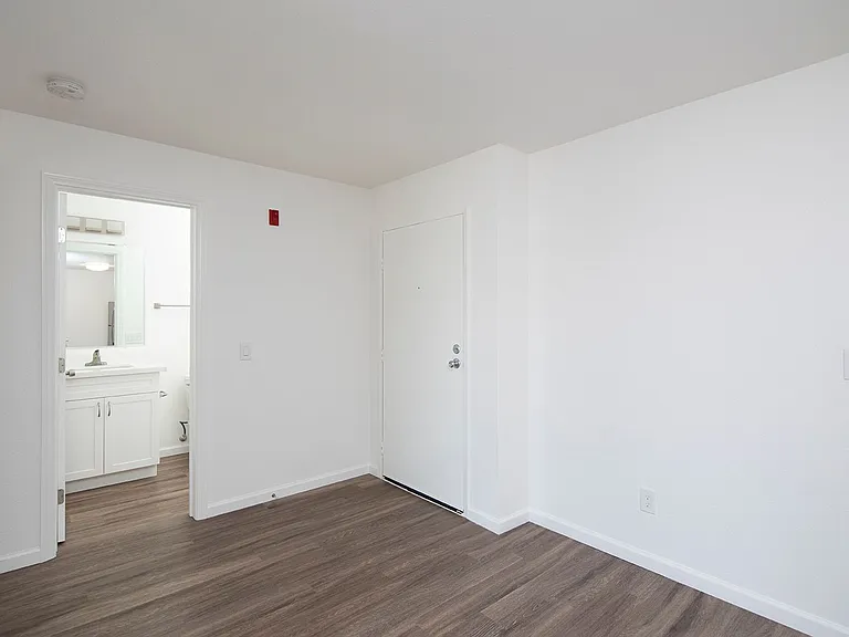 Mission Pacific Apartments — Photo 50