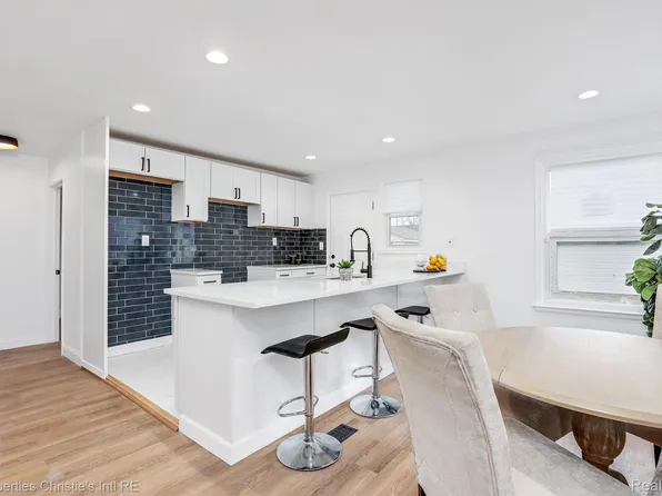 16600 Avon Ave, Detroit, MI 48219