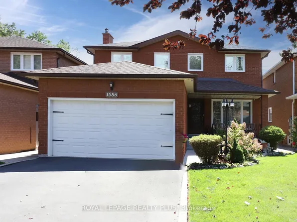 1086 Hedge Dr, Mississauga, ON L4Y 1G2