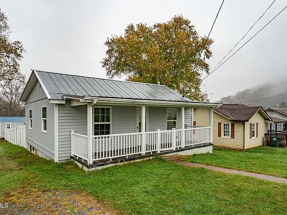 3rd image of 1912 Darnell Dr