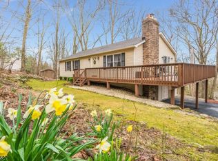 4 Bridle Path Ln, Hampton, NJ 08827