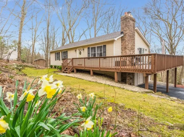 4 Bridle Path Ln, Lebanon Twp., NJ 08827