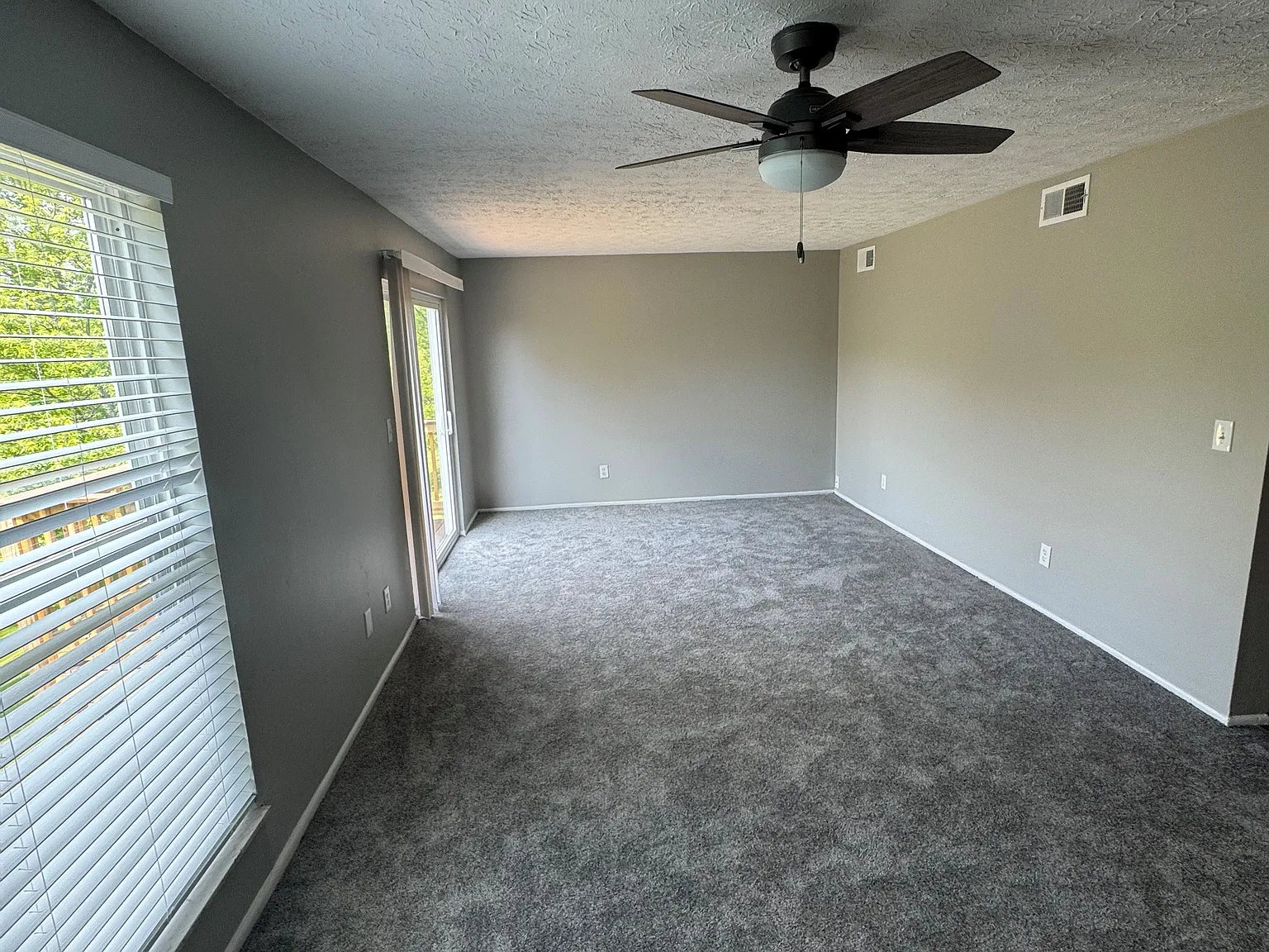 2 bed, 1.5 bath, 850 sqft, $1,395 — Photo 3