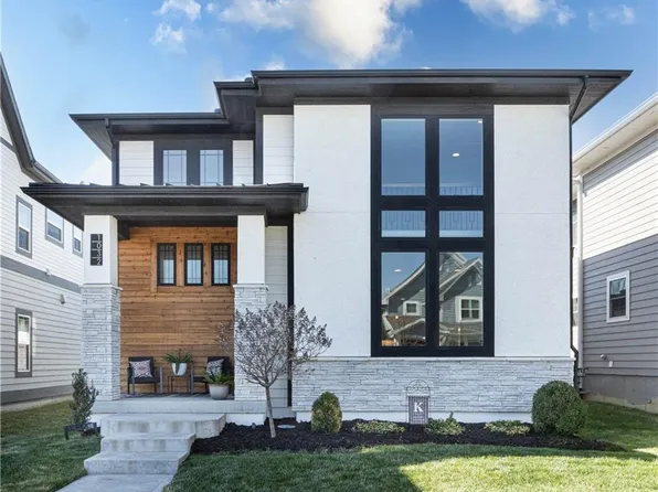 1032 SW Armie St, Lees Summit, MO 64081