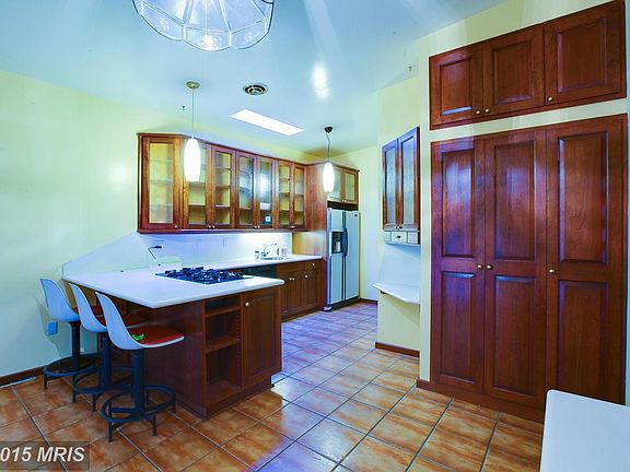 Custom eat in kitchen with pantry