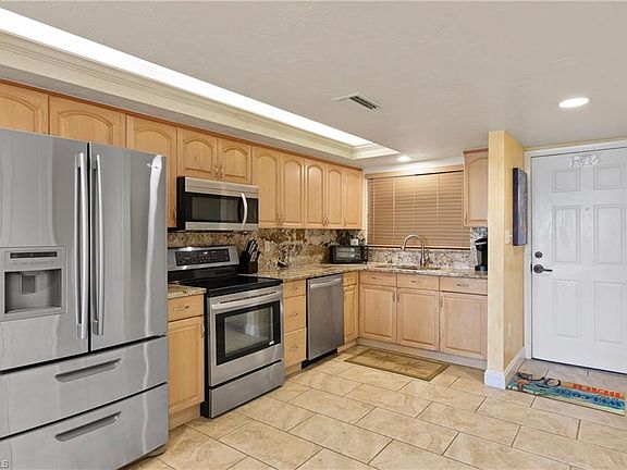 4th image of 671 E Gulf Dr Unit 3C1