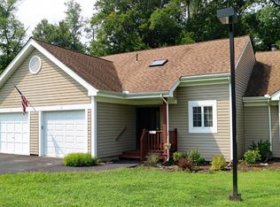 97 Duck Hollow Cir, Stroudsburg, PA 18360