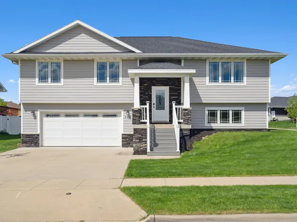 426 Stone Valley Dr, Dubuque, IA 52003