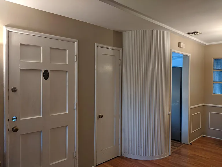 1212 S Mayflower Ave — Photo 5