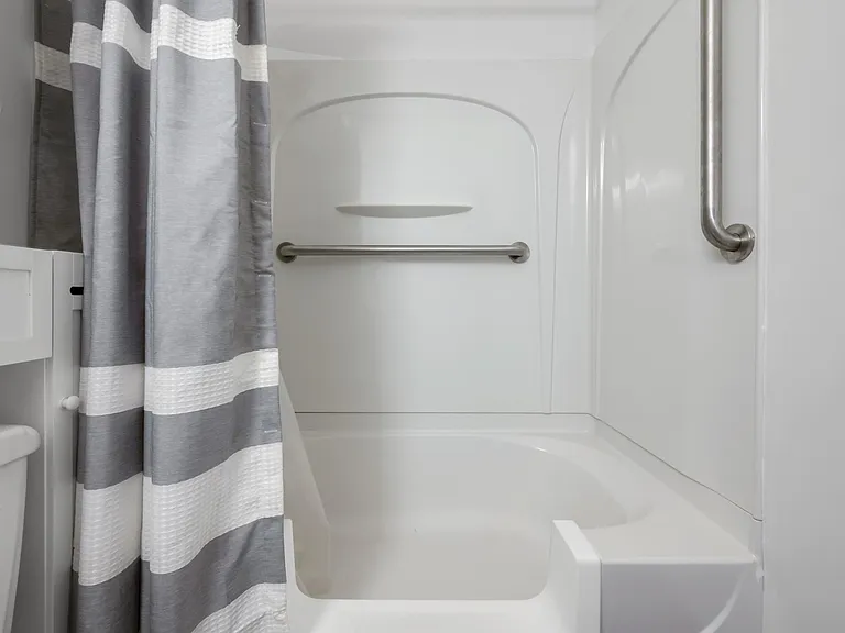 1301 Twin Circle Dr — Photo 9