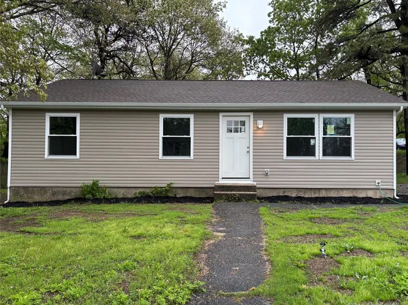 159 Washington Avenue, Wheatley Heights, NY 11798