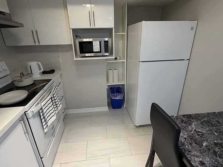 6760 Darcel Ave #BASEMENT — Photo 7