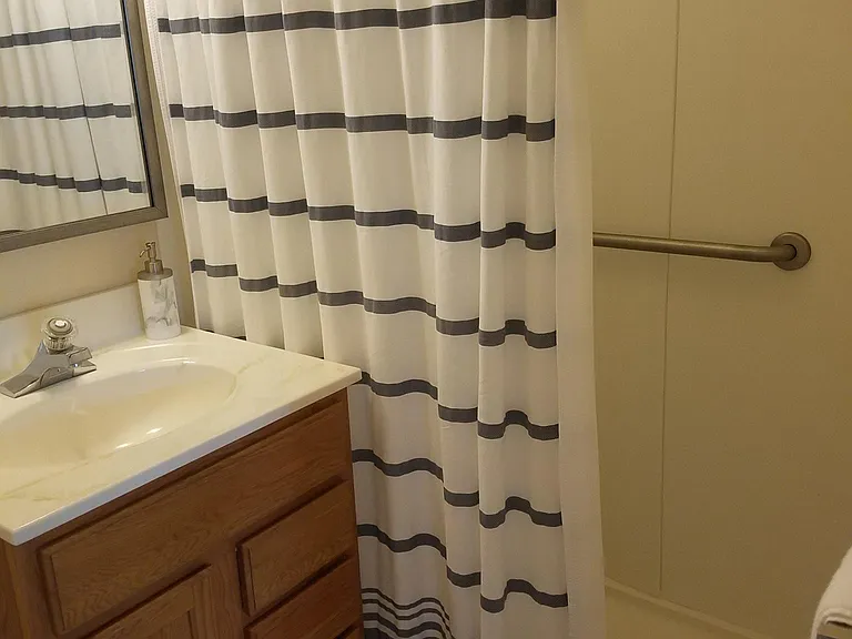 Master bedroom attached full bathroom