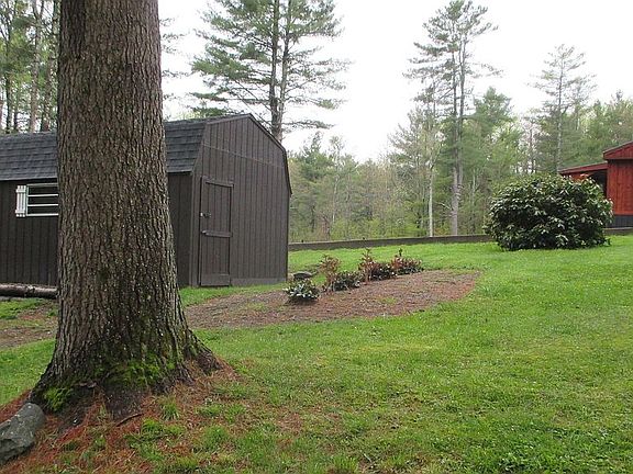 2nd image of 385 Lyon Rd