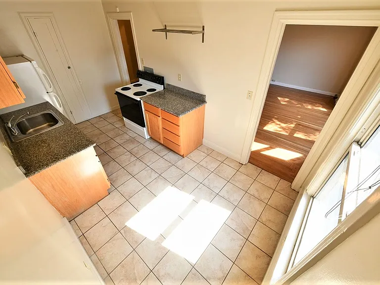 291 Lester Ave — Photo 9