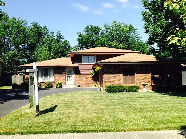 456 Manor Dr photo 1